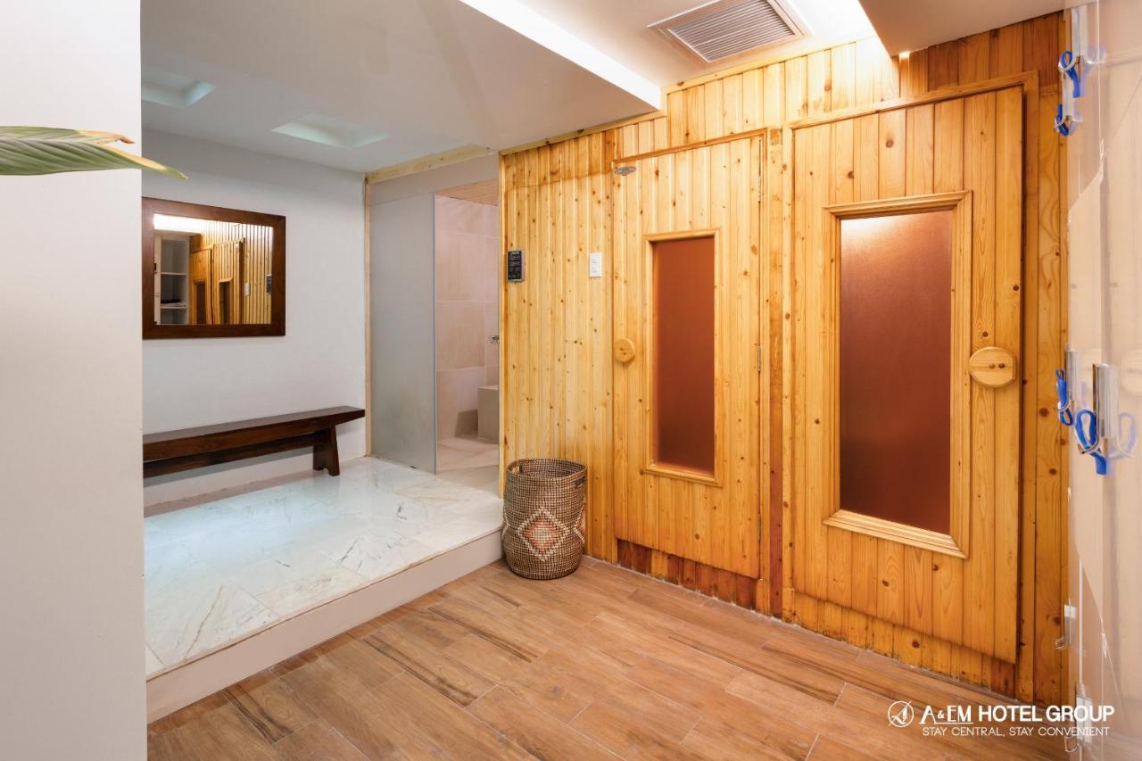 A&Em Signature Hotel Ho Chi Minh City Exterior photo
